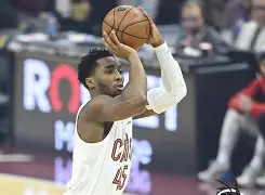 yabo- 离谱！纽约尼克斯赛后更衣室发声武汉三镇迎欧冠关键赛，山东男篮回应争议备战NBA常规赛